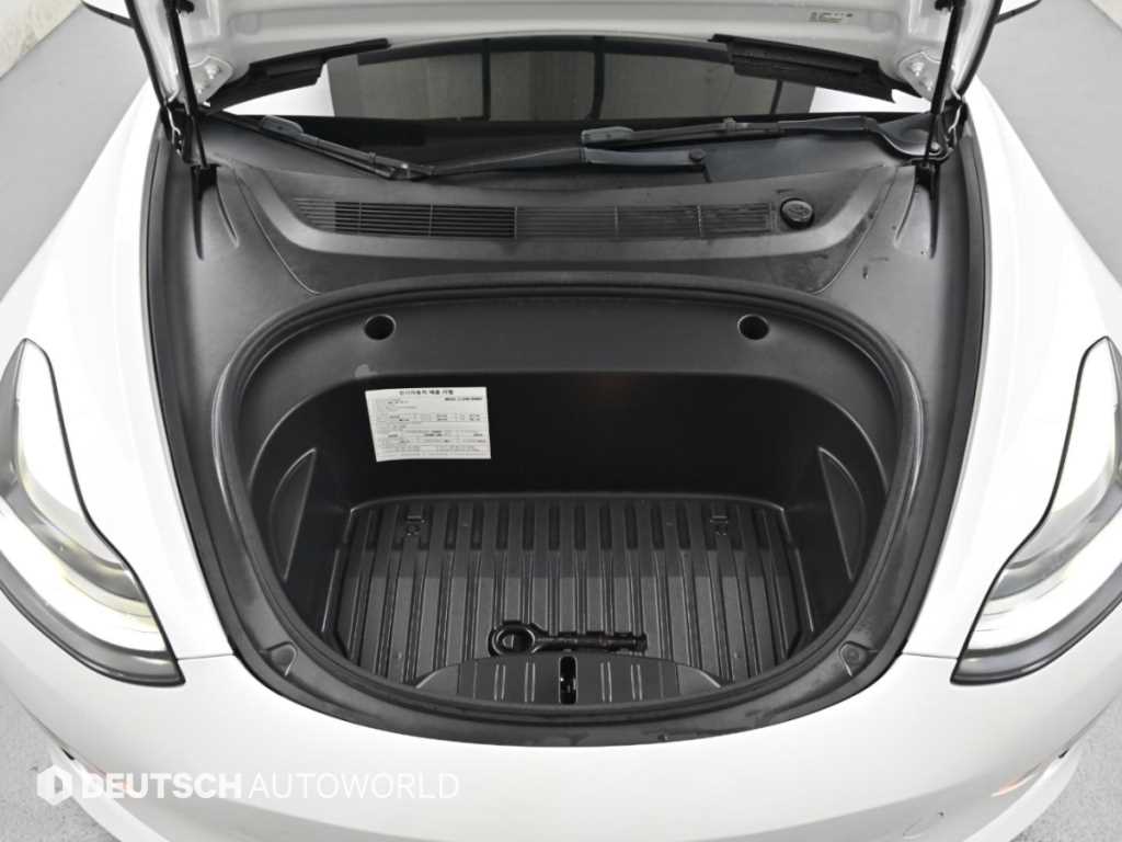 Tesla Model 3 — photo 06