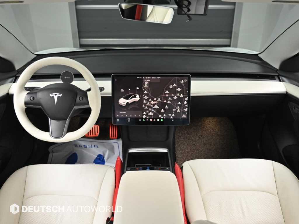 Tesla Model 3 — photo 07
