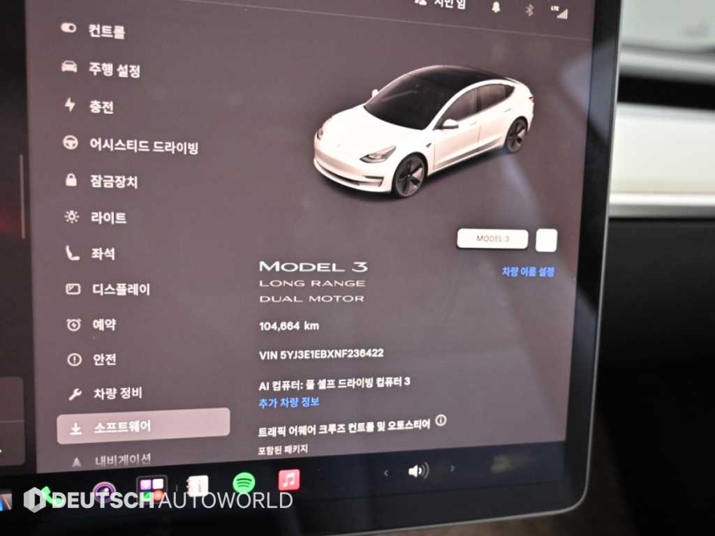 Tesla Model 3 — photo 08