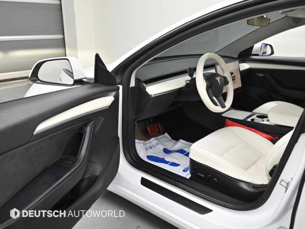 Tesla Model 3 — photo 11