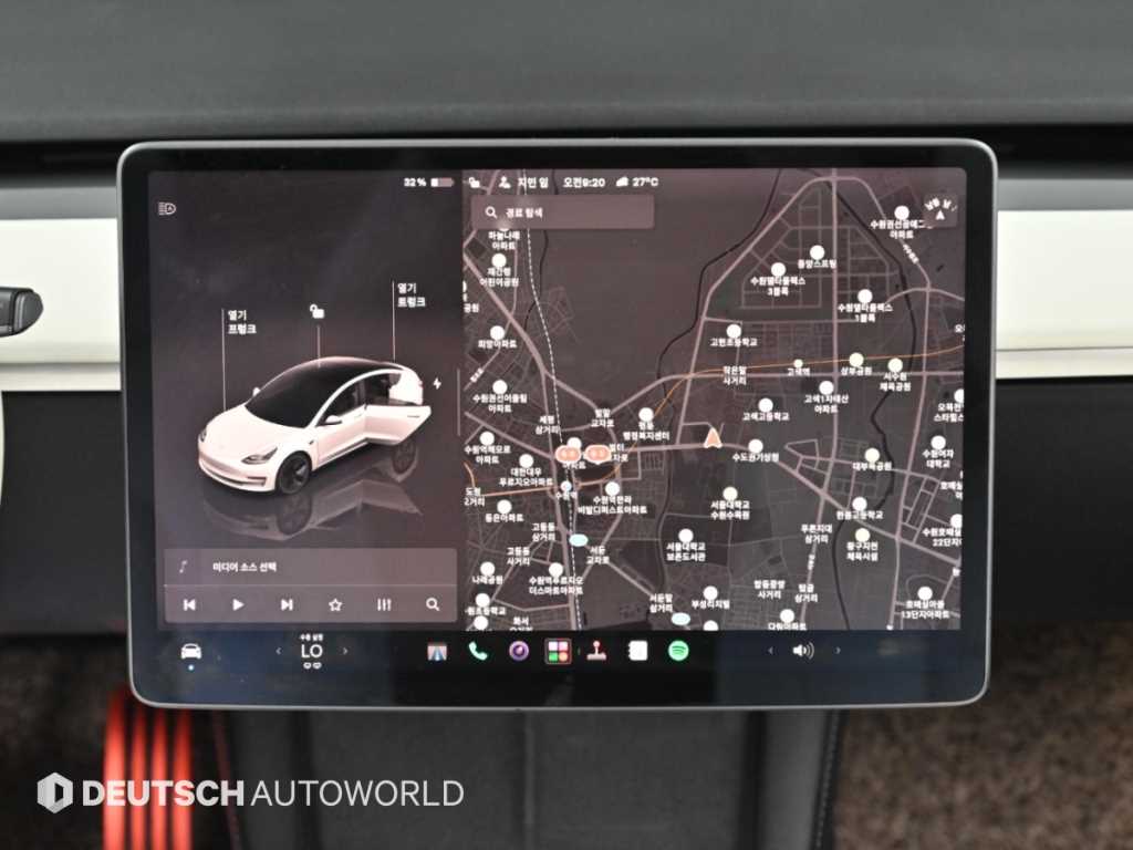 Tesla Model 3 — photo 14