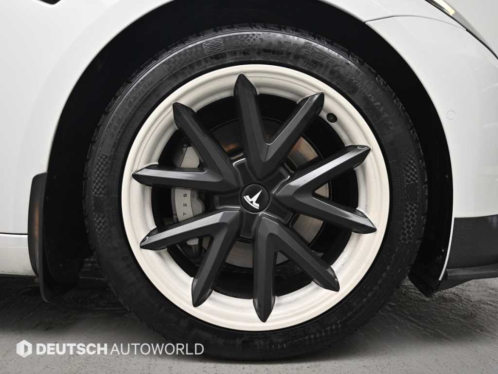 Tesla Model 3 — photo 05