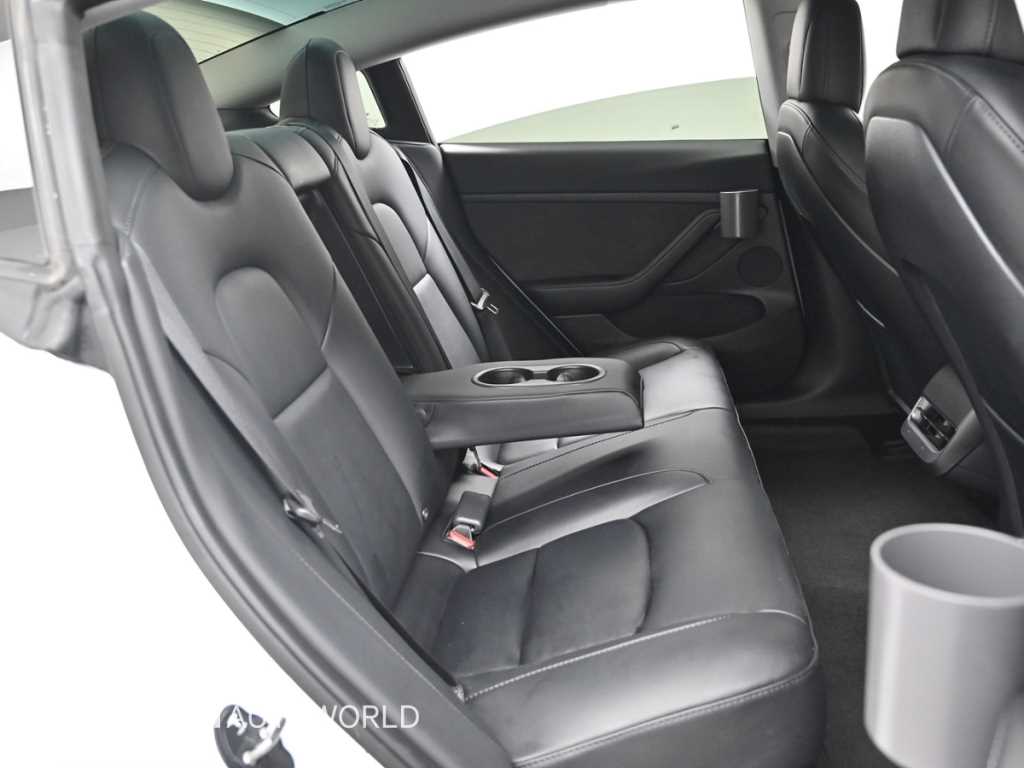 Tesla Model 3 — photo 12