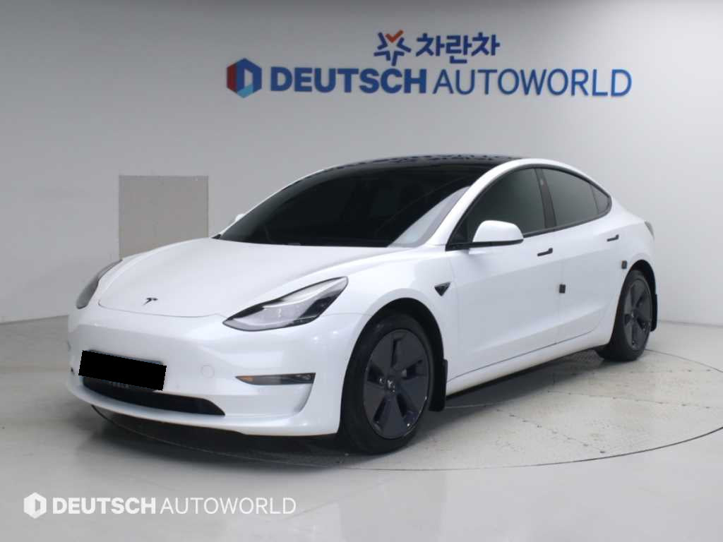 Tesla Model 3 — photo 01