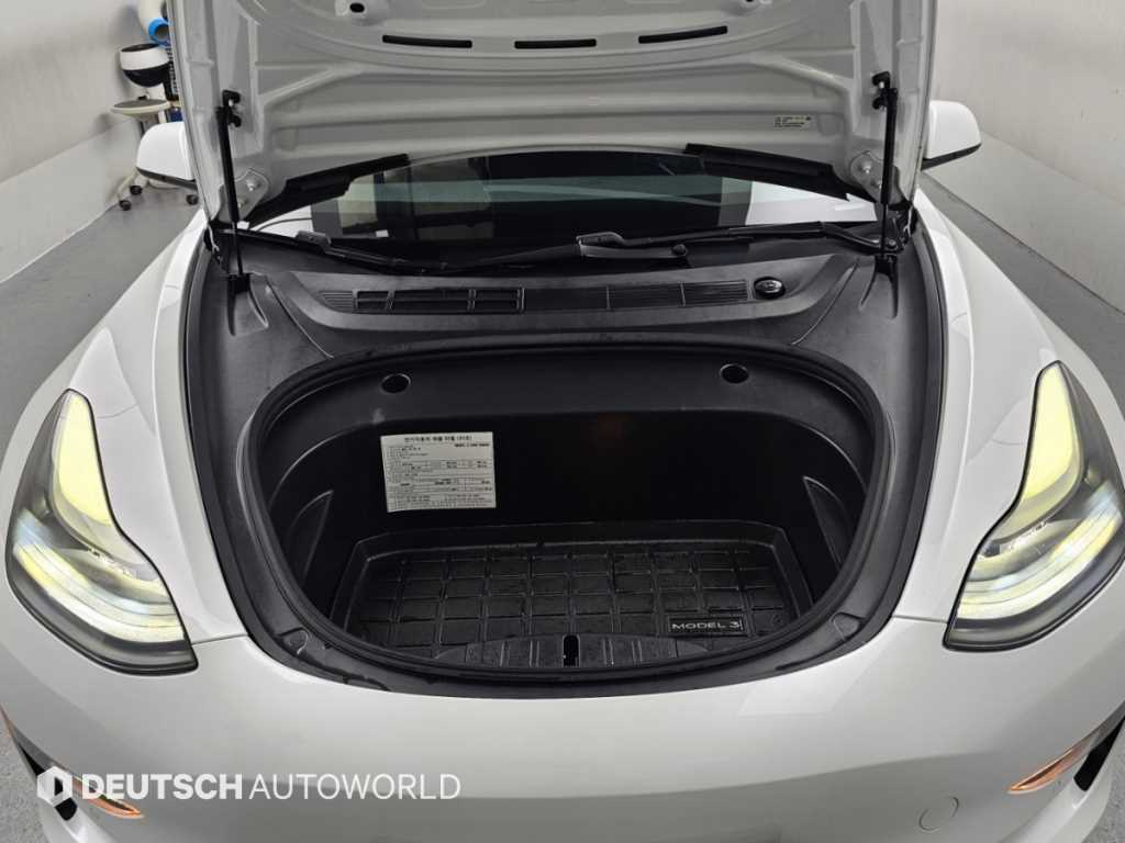 Tesla Model 3 — photo 06