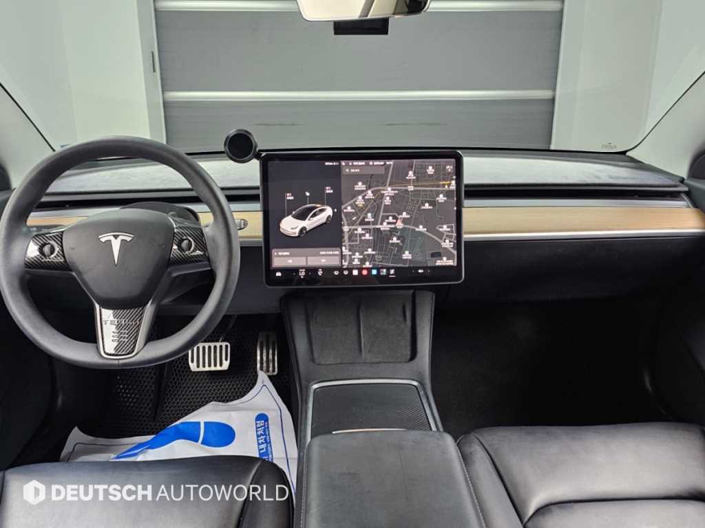 Tesla Model 3 — photo 07