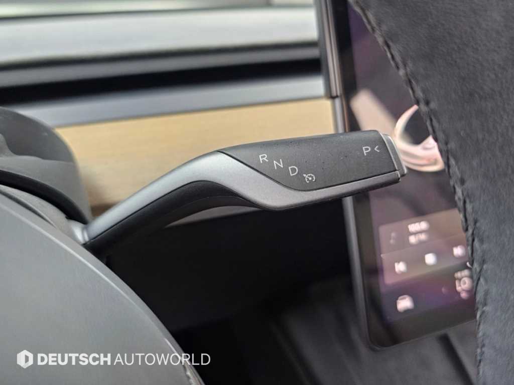 Tesla Model 3 — photo 09