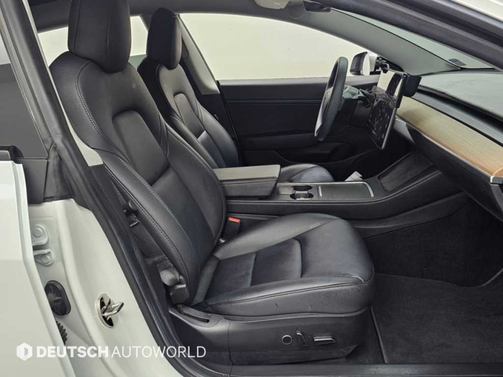 Tesla Model 3 — photo 10