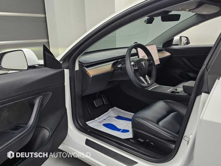 Tesla Model 3 — photo 11