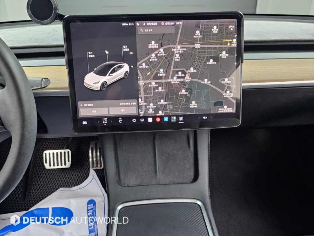 Tesla Model 3 — photo 14