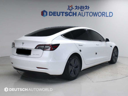 Tesla Model 3 — photo 02