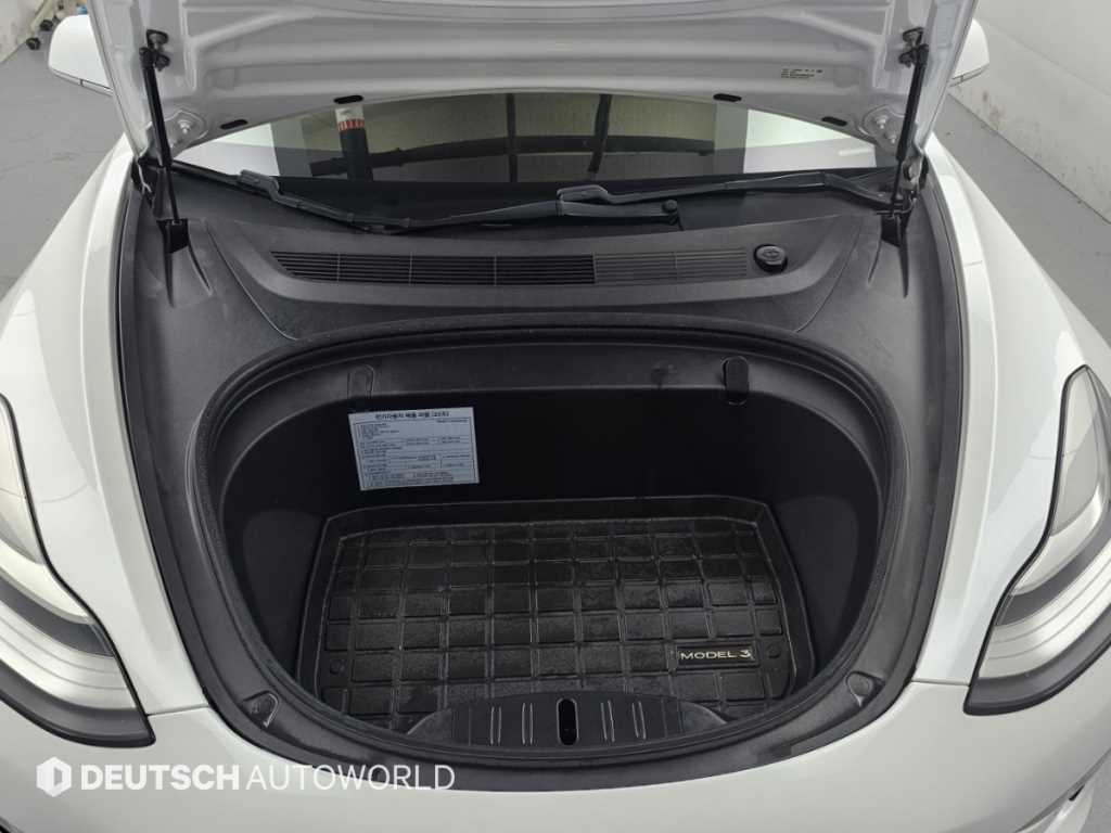Tesla Model 3 — photo 06