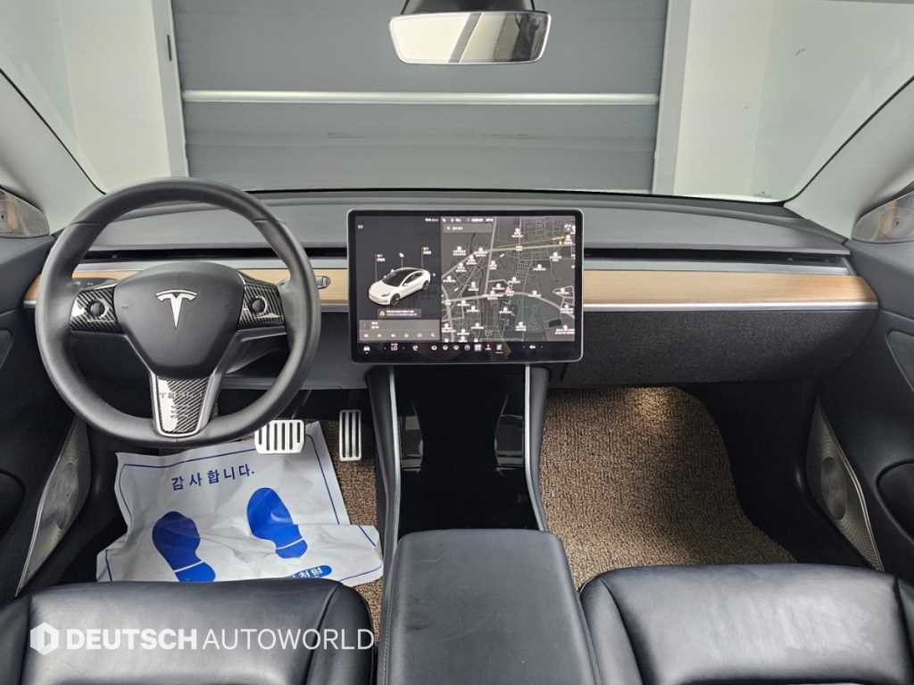 Tesla Model 3 — photo 07