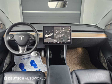 Tesla Model 3 — photo 07