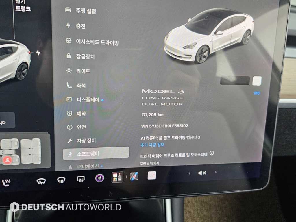 Tesla Model 3 — photo 08