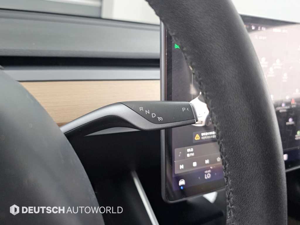 Tesla Model 3 — photo 09