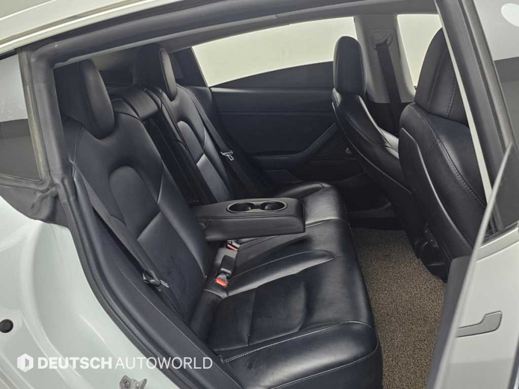 Tesla Model 3 — photo 12