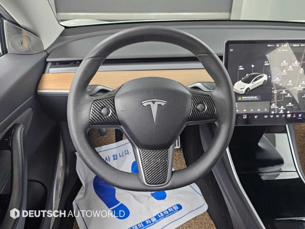 Tesla Model 3 — photo 13