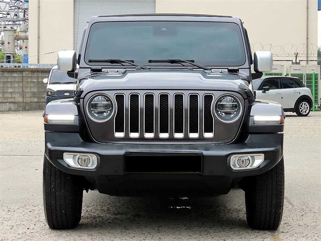 Jeep Wrangler — photo 01