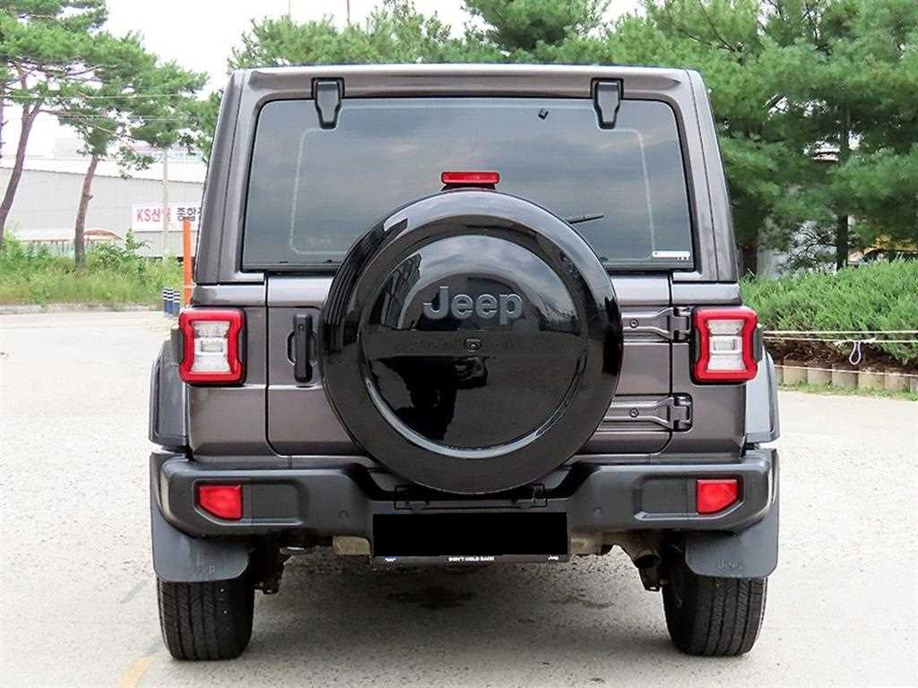 Jeep Wrangler — photo 04