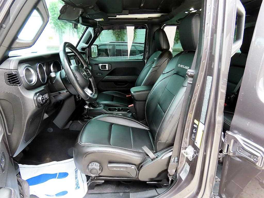 Jeep Wrangler — photo 05