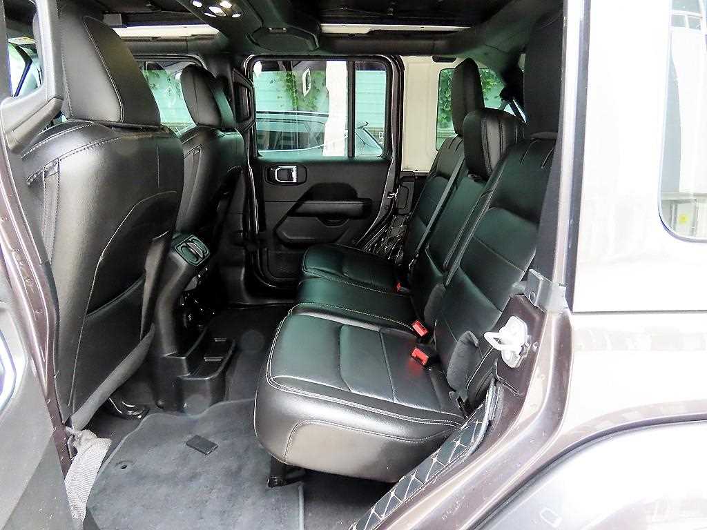 Jeep Wrangler — photo 06