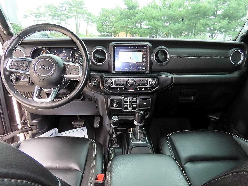 Jeep Wrangler — photo 07