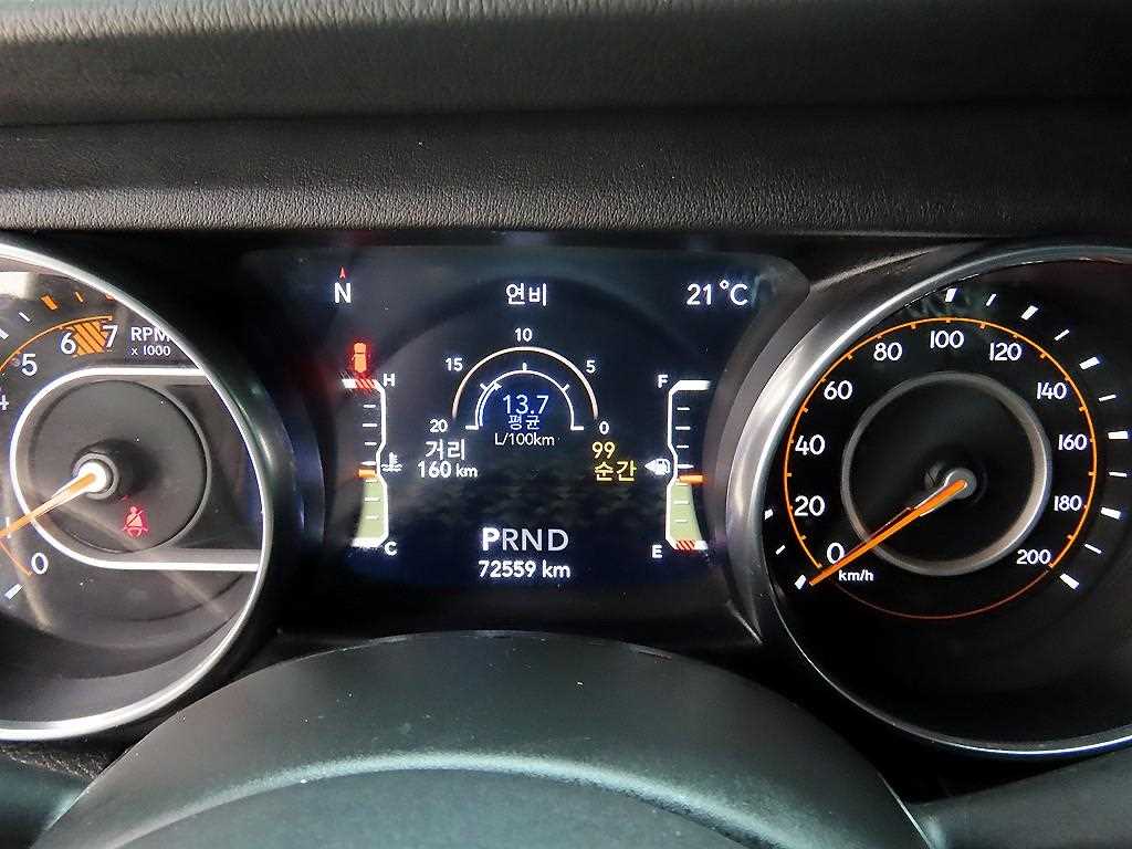 Jeep Wrangler — photo 09