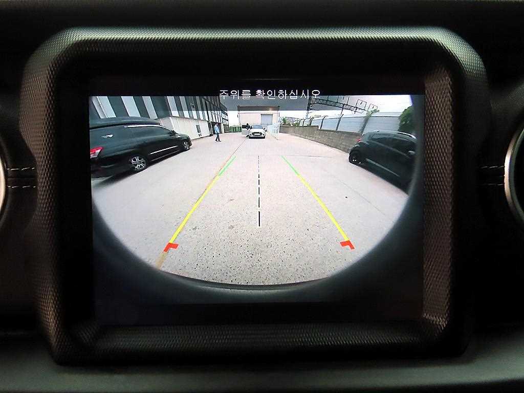 Jeep Wrangler — photo 13