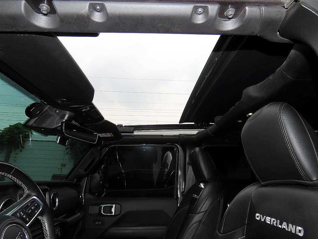 Jeep Wrangler — photo 15