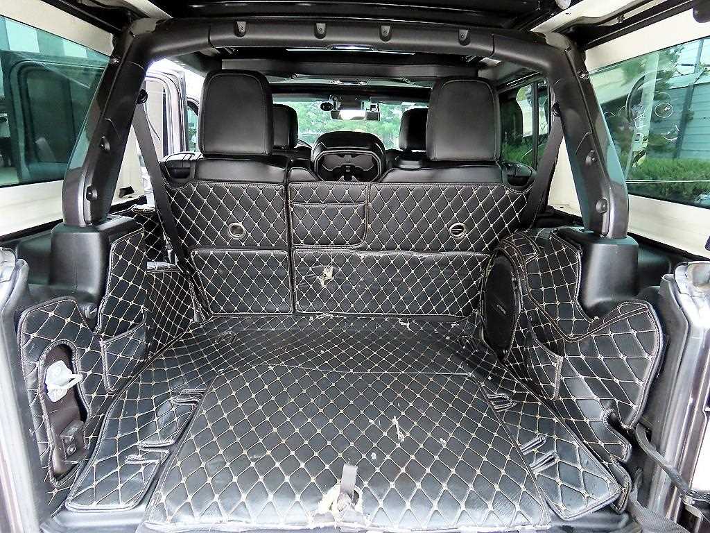 Jeep Wrangler — photo 17