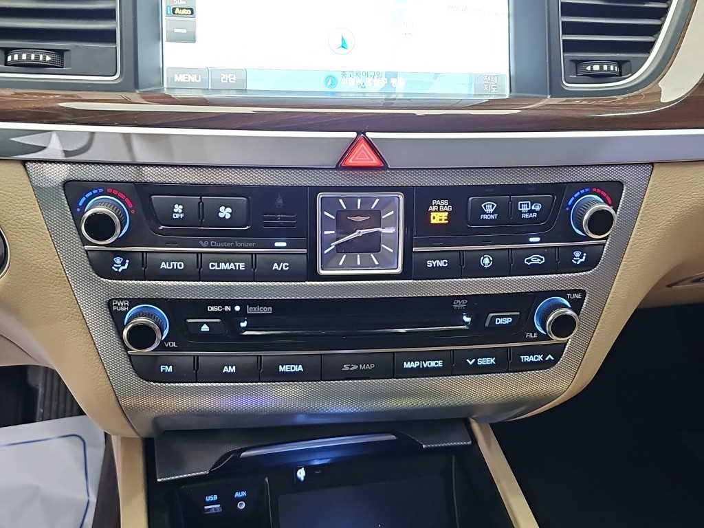 Genesis G80 — photo 10
