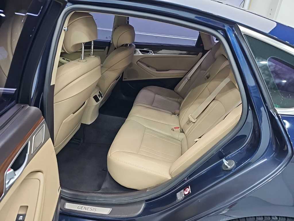 Genesis G80 — photo 12