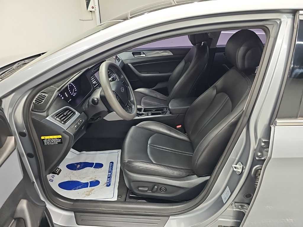Hyundai Sonata — photo 11