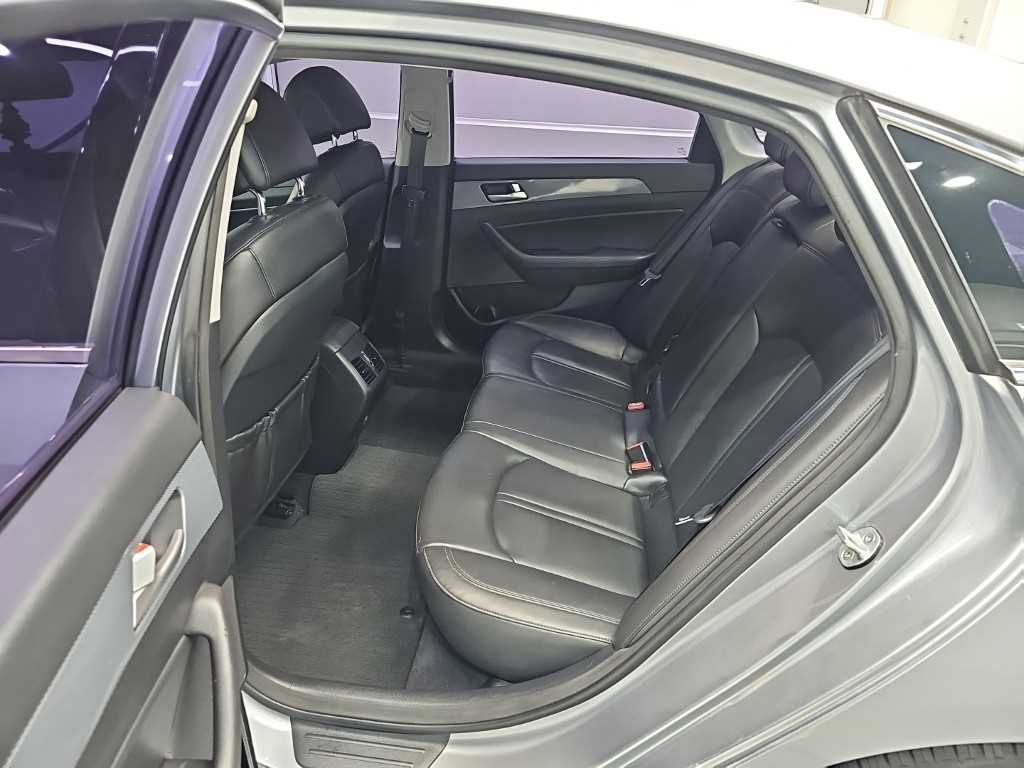 Hyundai Sonata — photo 12