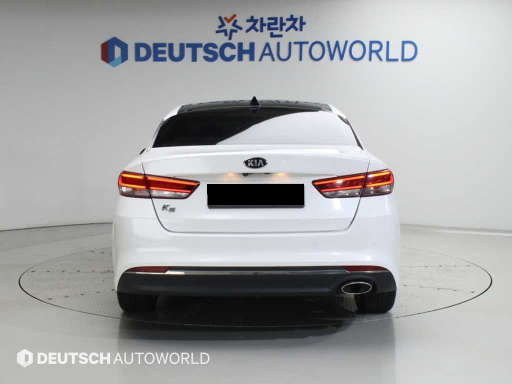 Kia K5 — photo 04