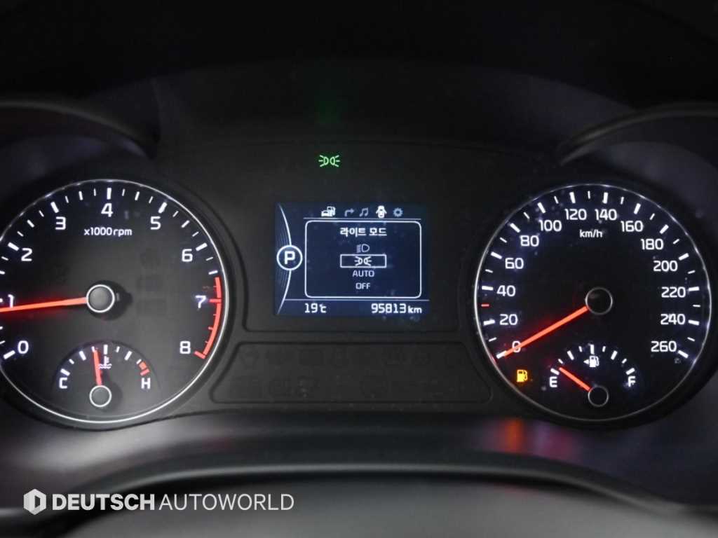 Kia K5 — photo 08