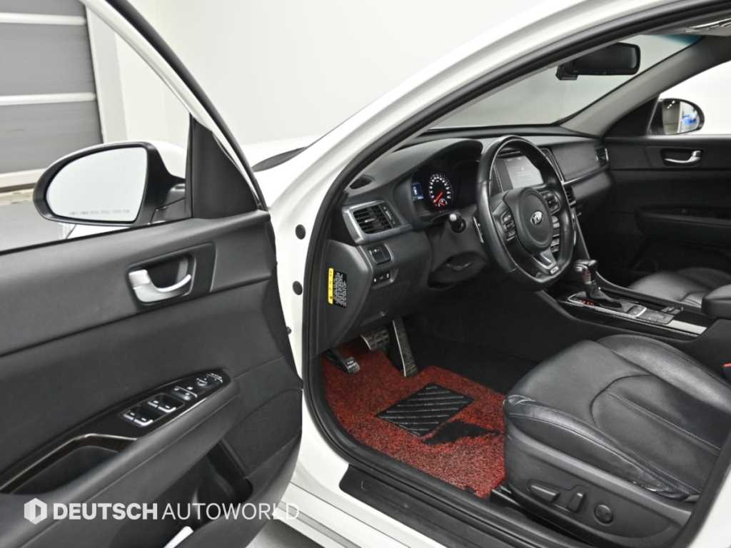 Kia K5 — photo 11