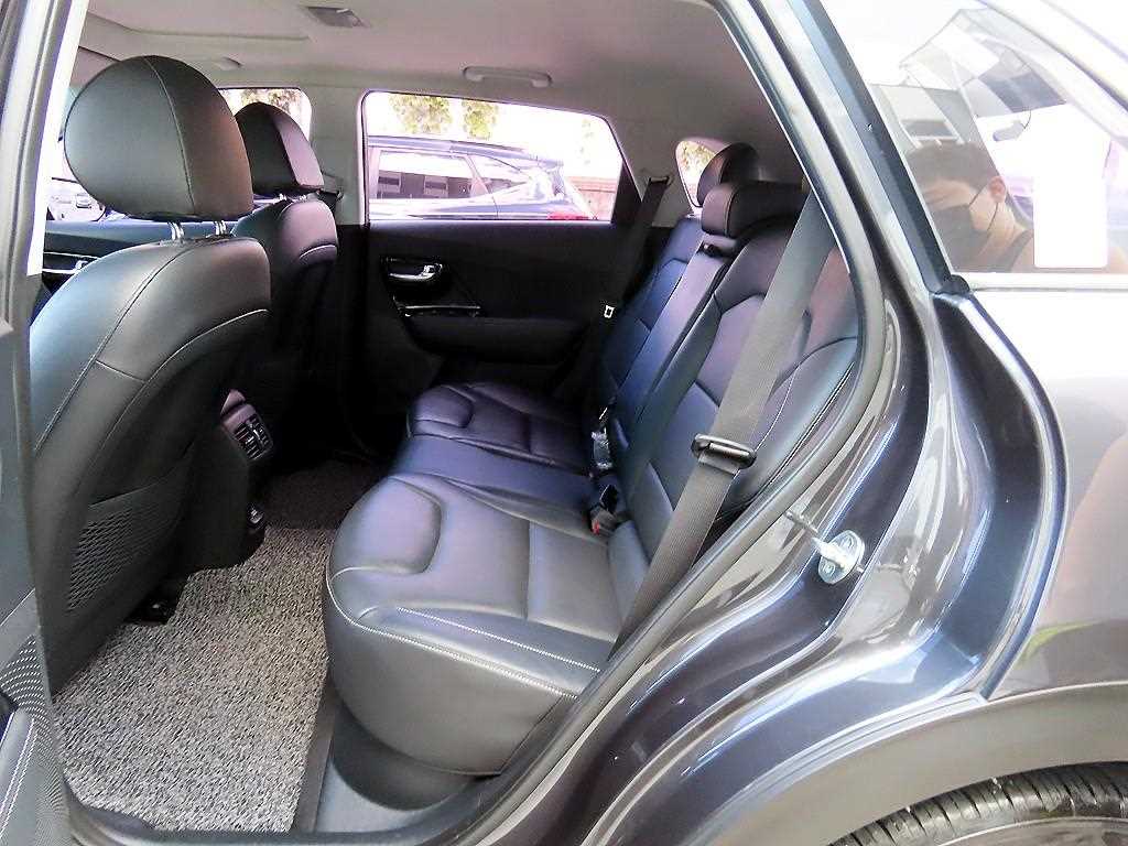 Kia Niro — photo 06