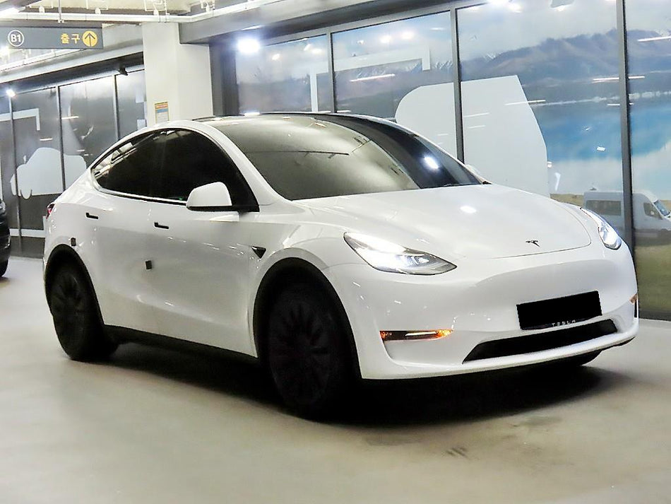 Tesla Model Y — photo 01