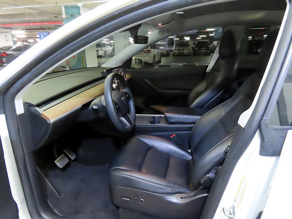 Tesla Model Y — photo 06