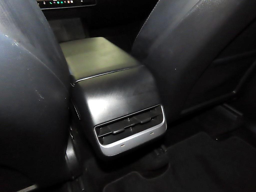 Tesla Model Y — photo 15