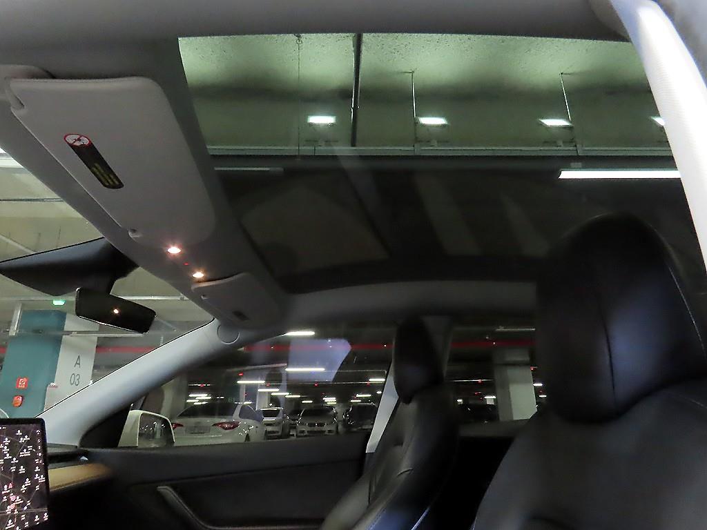 Tesla Model Y — photo 16