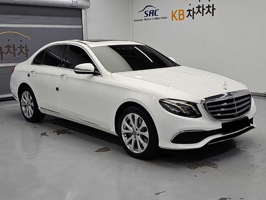 Mercedes-Benz E-Class — photo 04