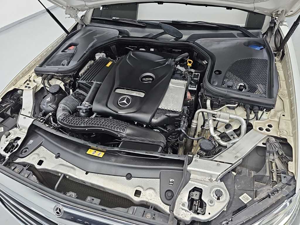 Mercedes-Benz E-Class — photo 05