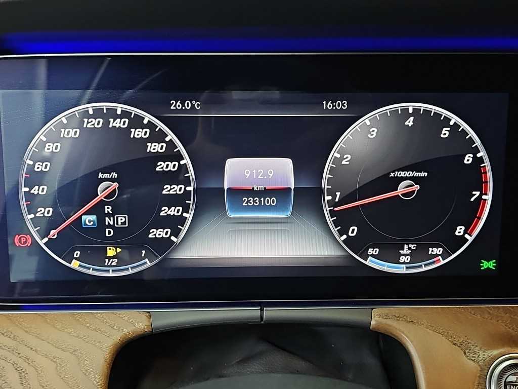 Mercedes-Benz E-Class — photo 06