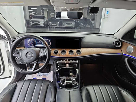 Mercedes-Benz E-Class — photo 07