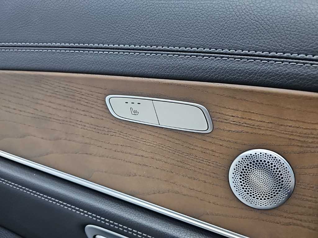 Mercedes-Benz E-Class — photo 13