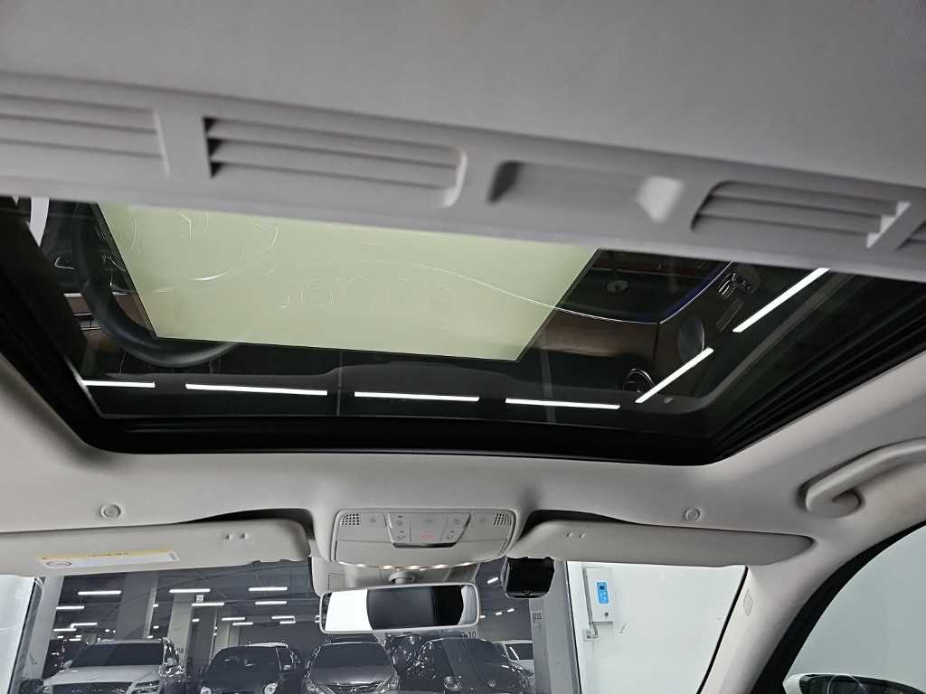 Mercedes-Benz E-Class — photo 14