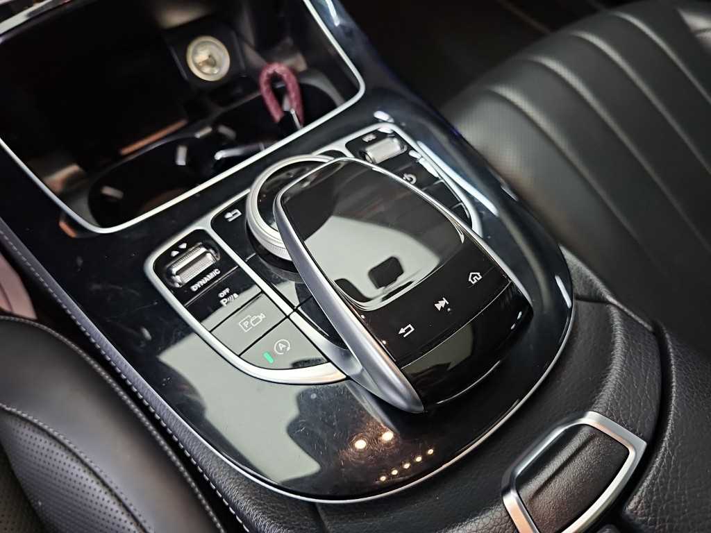 Mercedes-Benz E-Class — photo 17